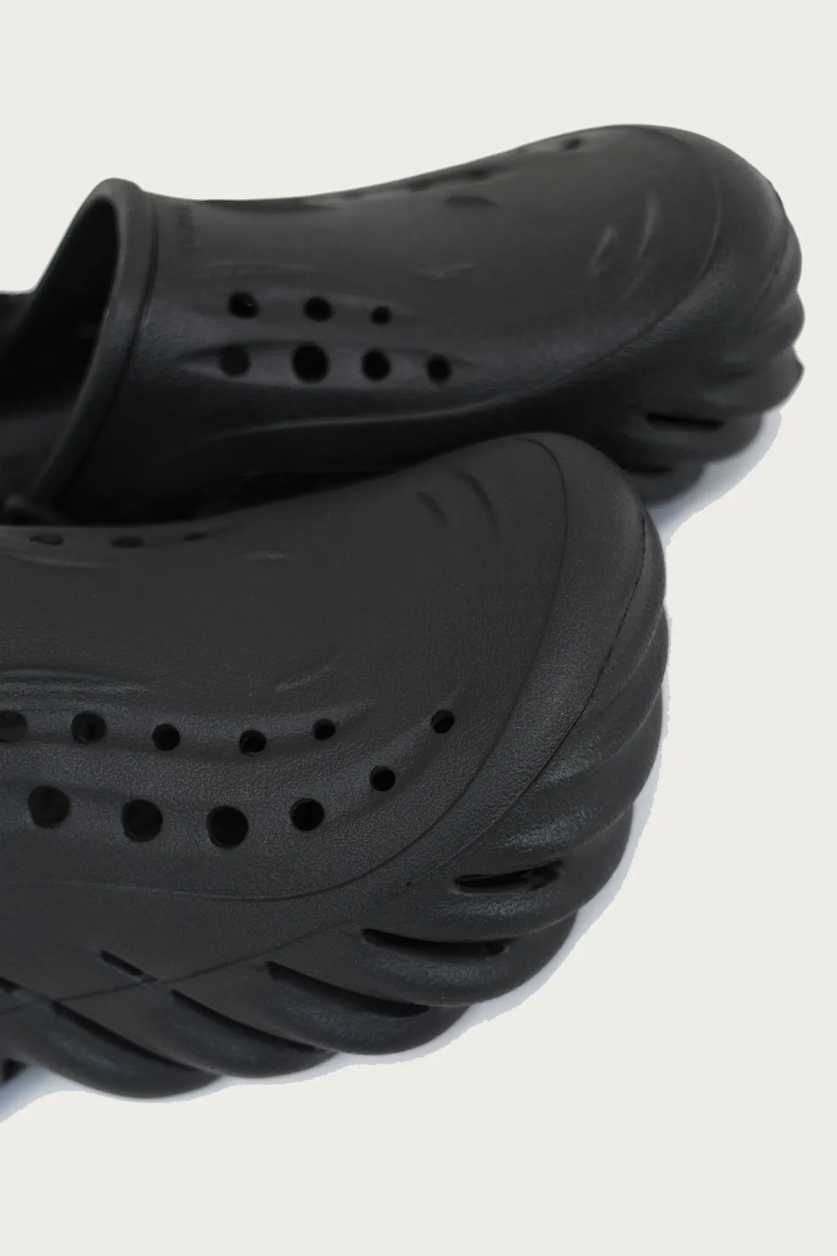 Echo Clog - Black