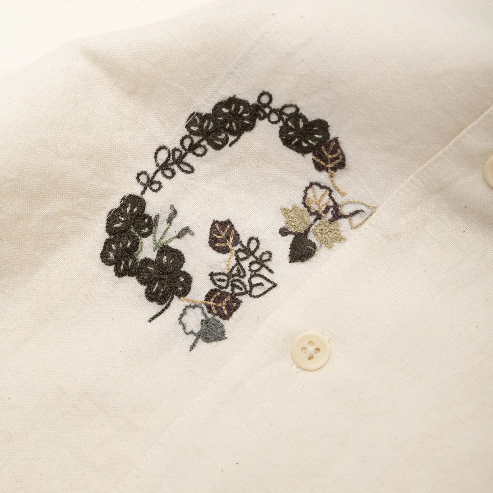 GREETINGS S/S SHIRT CLOVER EMBROIDERY